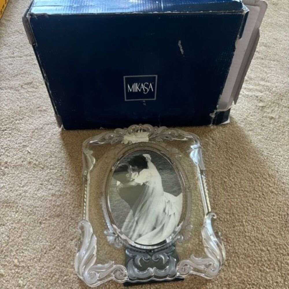 Mikasa 5x7 Oval Crystal Wedding Frame In Original Box
